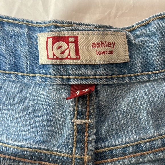 L.e .i DENIM SHORTS ASHLEY LOW RISE LACED HEMS IN SIZE 17 - Picture 2 of 5